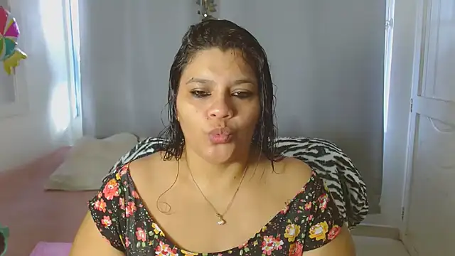 Selenna01 online show from September 24, 2025, 1:06 pm