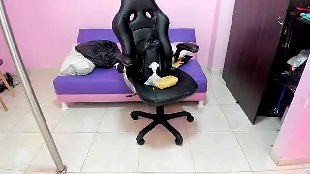 Snapshot of MATURE_WHOR33 chatting on November 17, 2025, 11:47 am MATURE WHOR33 online show from November 17, 2025, 11:47 am