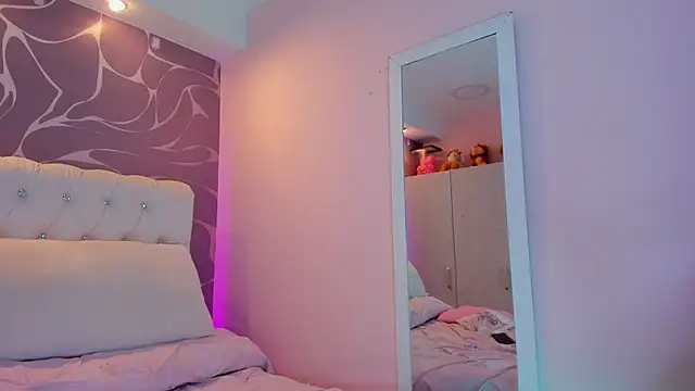 KeilaLovJack online show from January 18, 2025, 1:08 pm