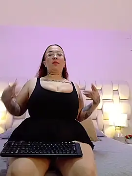 MiaYMolly online show from September 27, 2025, 2:23 pm