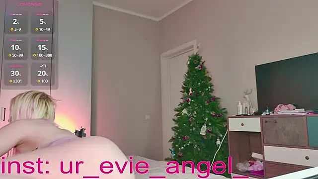 Snapshot of Evelyn_rabbit chatting on March 12, 2026, 1:15 pm Evelyn rabbit online show from March 12, 2026, 1:15 pm