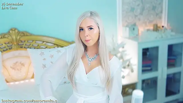 Amoramias online show from December 16, 2024, 7:54 pm