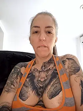 vamporasuccubus19777 online show from January 18, 2026, 5:16 pm