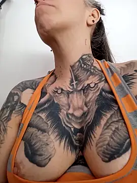 vamporasuccubus19777 online show from February 9, 2026, 6:50 pm