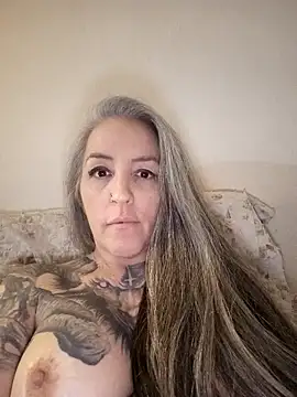 vamporasuccubus19777 online show from November 15, 2025, 2:37 am