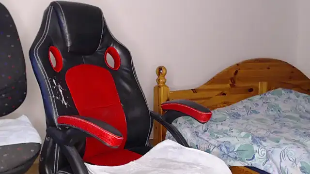 Snapshot of fraboys chatting on December 6, 2024, 3:39 pm fraboys online show from December 6, 2024, 3:39 pm