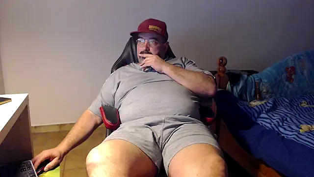 Snapshot of fraboys chatting on February 25, 2026, 1:44 pm fraboys online show from February 25, 2026, 1:44 pm