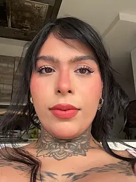 Snapshot of curvyliciousss chatting on November 19, 2025, 1:22 pm curvyliciousss online show from November 19, 2025, 1:22 pm