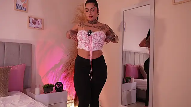 Snapshot of curvyliciousss chatting on October 12, 2025, 1:45 pm curvyliciousss online show from October 12, 2025, 1:45 pm