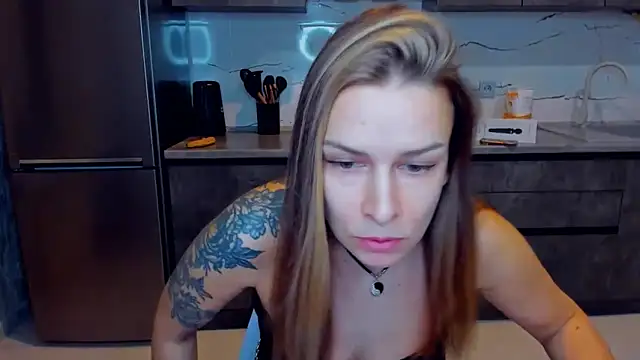 AlexiaDarren online show from February 7, 2025, 3:52 pm