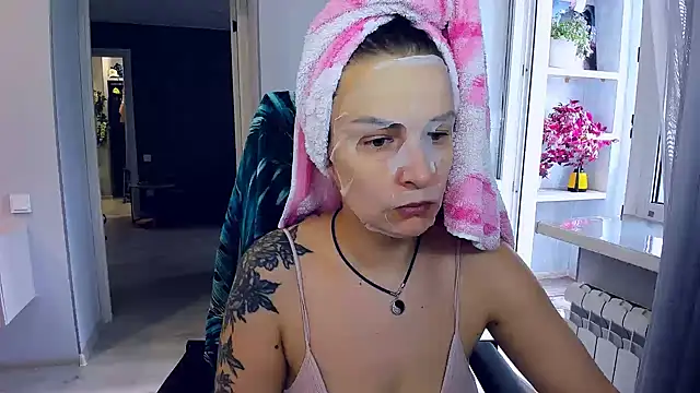 AlexiaDarren online show from May 14, 2026, 5:26 am
