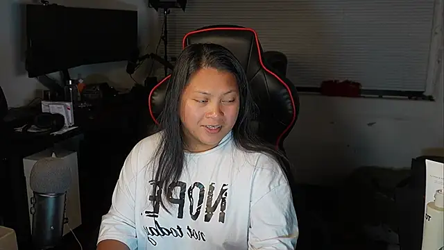 Bubbleliyah online show from October 8, 2025, 12:01 am