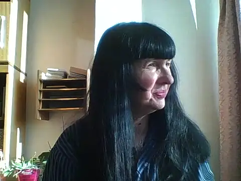 Snapshot of MelanyBanks chatting on November 19, 2025, 8:25 am MelanyBanks online show from November 19, 2025, 8:25 am