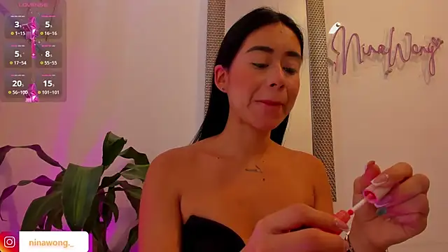 NinaWong online show from April 13, 2026, 2:43 pm