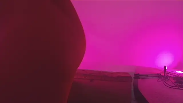 emyli sw  online show from October 11, 2025, 3:07 am