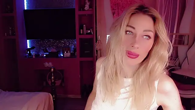 Snapshot of AnnieGOld_ chatting on November 15, 2025, 11:31 pm AnnieGOld online show from November 15, 2025, 11:31 pm