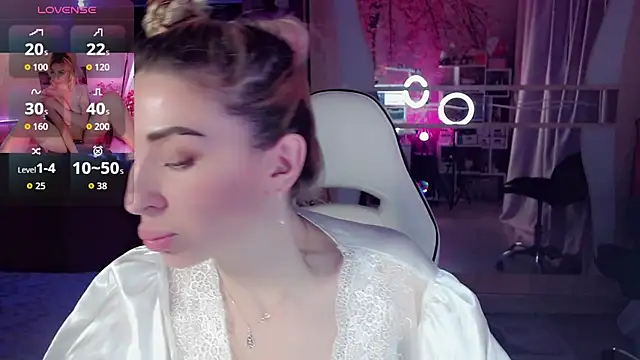 AnnieGOld  online show from December 21, 2025, 4:03 am