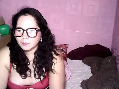 hotpusie 4u online show from September 26, 2025, 12:01 pm