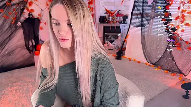 Snapshot of mikkixmeow chatting on October 30, 2025, 9:18 am mikkixmeow online show from October 30, 2025, 9:18 am