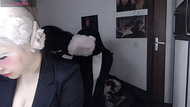 candy cola online show from November 11, 2025, 5:35 am