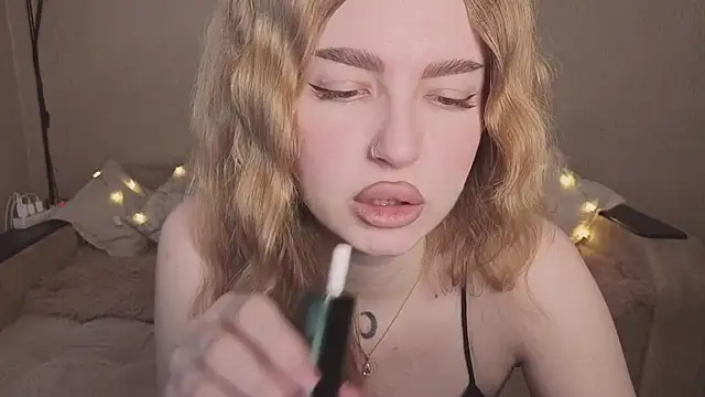 ViolettaLopez online show from February 10, 2026, 1:43 pm