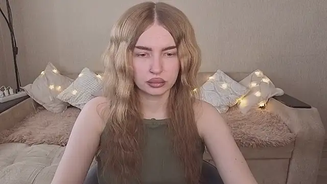 ViolettaLopez online show from March 15, 2026, 12:23 pm