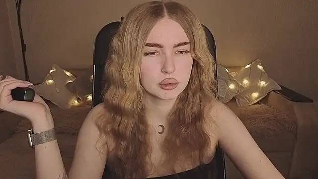 ViolettaLopez online show from February 23, 2026, 4:07 pm