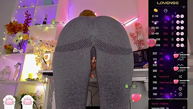 Elena-Marilyn online show from November 18, 2025, 8:45 pm