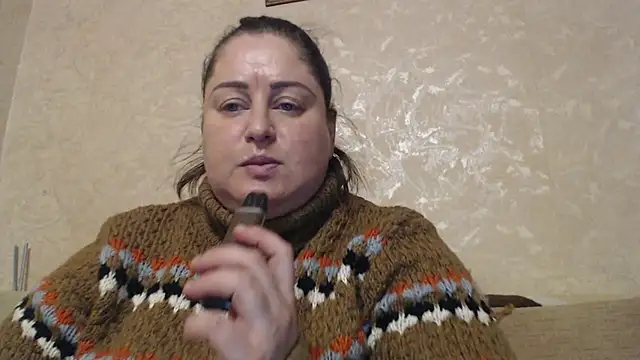 Amy August online show from December 4, 2025, 2:05 pm