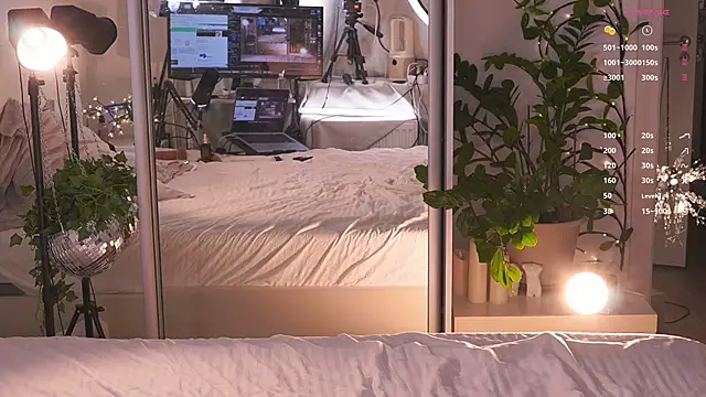 Ffoxyflame online show from June 14, 2026, 2:24 am