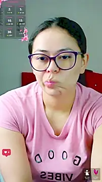 mayhott2 online show from December 4, 2025, 4:06 pm