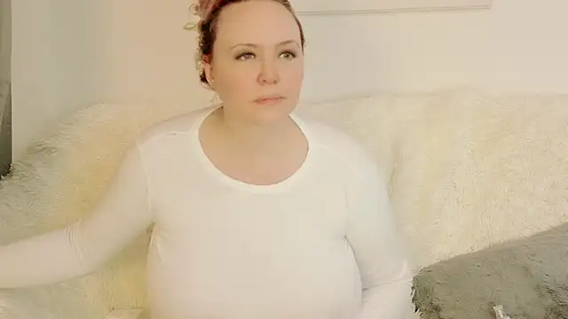 Snapshot of Sarah4you chatting on July 6, 2026, 8:44 pm Sarah4you online show from July 6, 2026, 8:44 pm