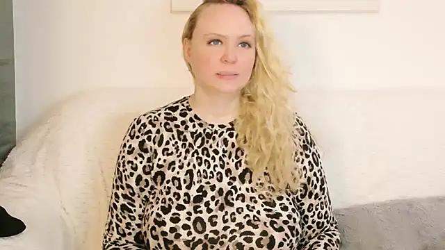 Snapshot of Sarah4you chatting on February 23, 2026, 5:35 pm Sarah4you online show from February 23, 2026, 5:35 pm