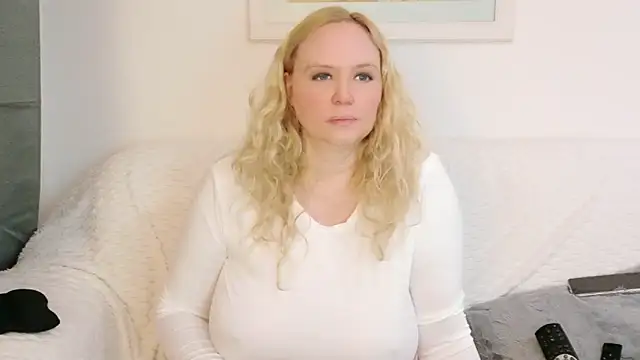 Snapshot of Sarah4you chatting on February 2, 2026, 9:36 pm Sarah4you online show from February 2, 2026, 9:36 pm