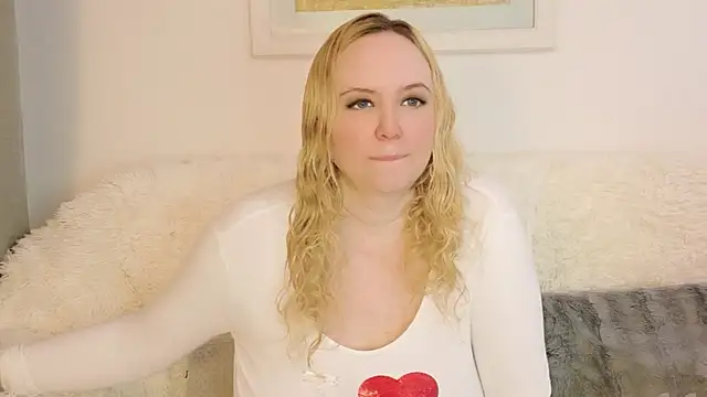Snapshot of Sarah4you chatting on May 25, 2026, 9:02 pm Sarah4you online show from May 25, 2026, 9:02 pm
