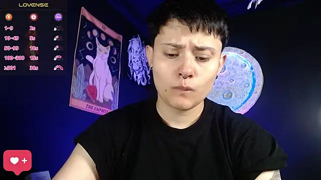 girl intense444 online show from December 22, 2025, 1:22 pm