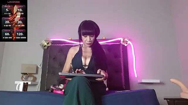 Snapshot of CharlotteLemke chatting on February 10, 2026, 12:59 pm CharlotteLemke online show from February 10, 2026, 12:59 pm