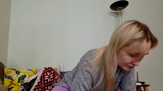 ModelEva online show from November 30, 2025, 10:27 am