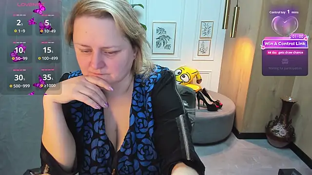 ScarlettSoft online show from April 4, 2026, 5:36 am