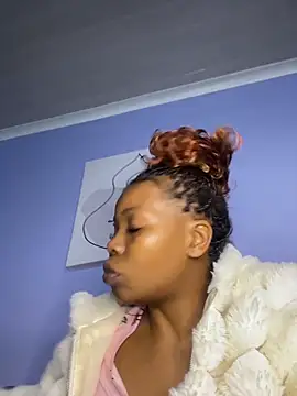 cherryontopy online show from November 5, 2025, 9:51 pm