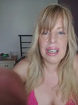 msjuicylucy1982 online show from May 23, 2026, 1:43 pm