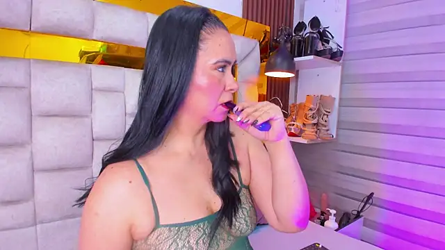 bigass monic online show from April 10, 2026, 3:02 am