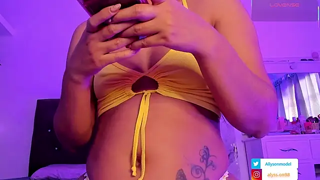 Snapshot of alysson_18 chatting on May 31, 2026, 12:00 pm alysson 18 online show from May 31, 2026, 12:00 pm