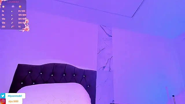 alysson 18 online show from December 17, 2025, 2:22 pm