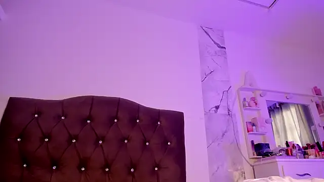 alysson 18 online show from March 27, 2026, 2:18 pm