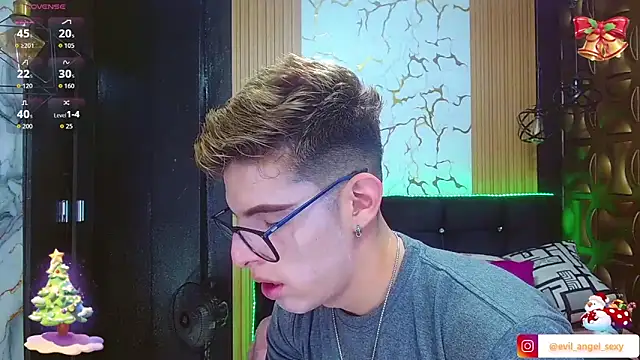 angel sexyevil online show from December 17, 2025, 12:21 pm