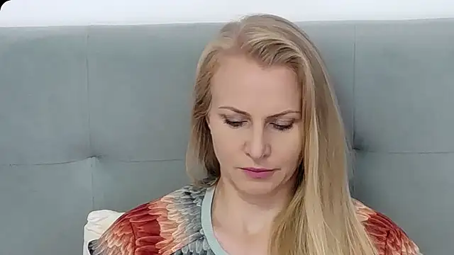Snapshot of K__Adrienne chatting on July 18, 2026, 5:16 am K Adrienne online show from July 18, 2026, 5:16 am