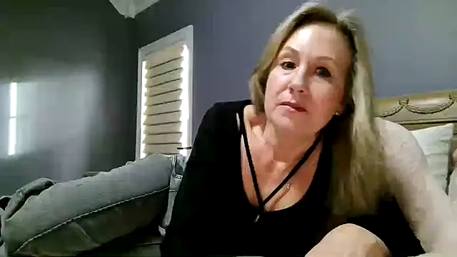 Lisaisluscious online show from December 16, 2025, 2:54 pm