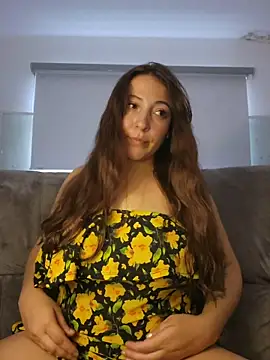 VickyHoult online show from December 17, 2025, 8:03 pm