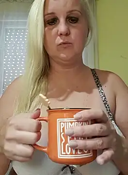 Mayci1984 online show from September 22, 2025, 11:38 am
